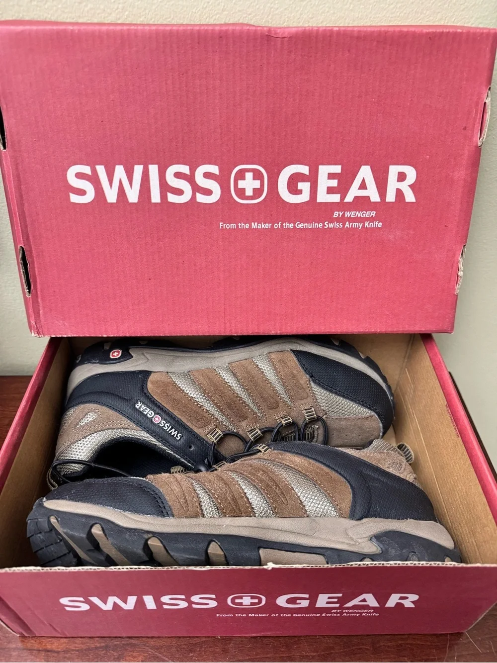SwissGear Apex Low Hiking Shoes Suede Mesh Youth Boys Sz 6 Brown